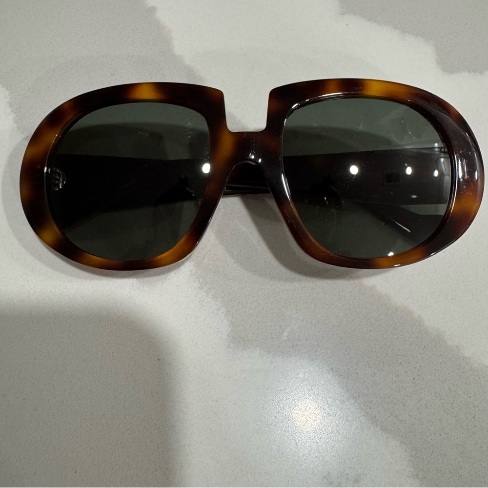 LOEWE Tortoiseshell Round Sunglasses - Picture 2 of 11